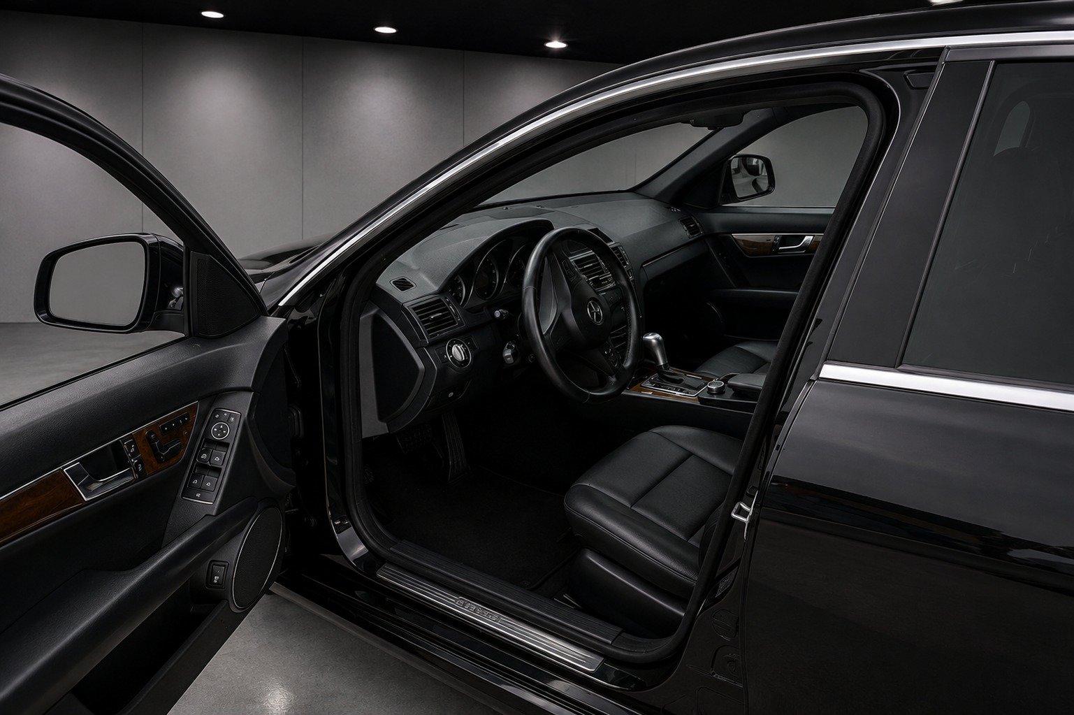 Used 2009 Mercedes-Benz C 350 Sport image 8