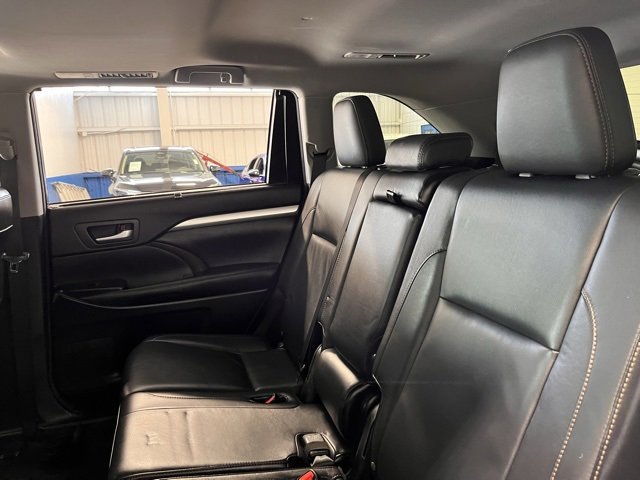 Used 2015 Toyota Highlander XLE image 17