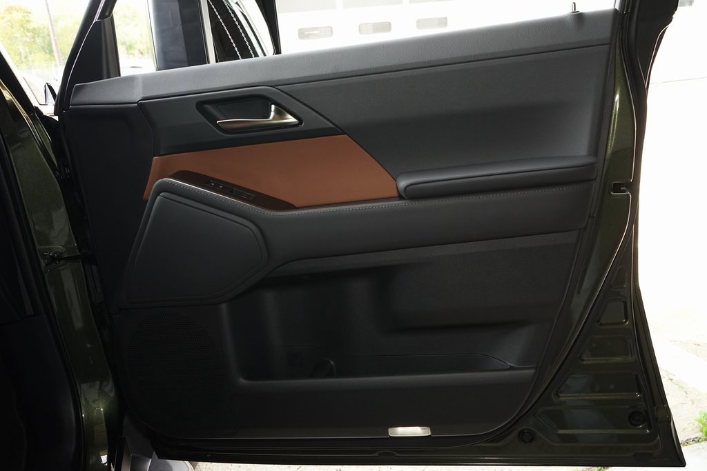 Used 2025 Lexus GX 550 image 10