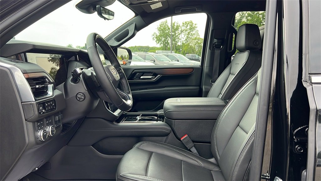 Used 2025 GMC Yukon Denali image 8