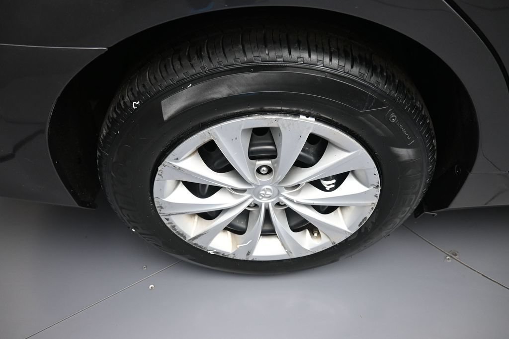 Used 2016 Toyota Camry LE FWD image 12