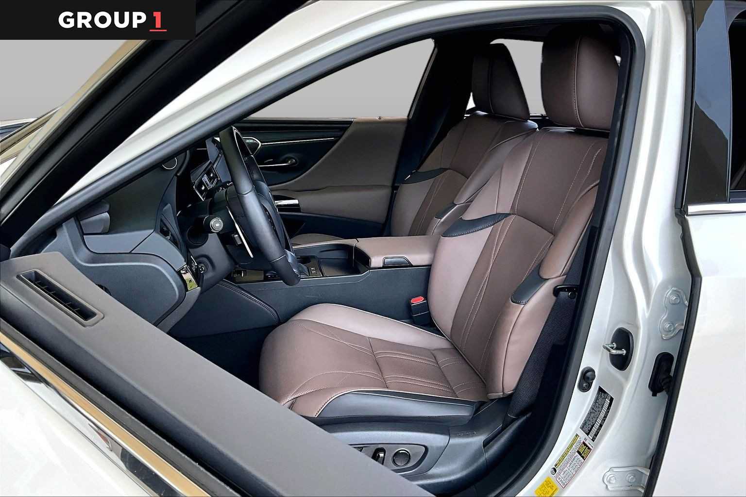 Certified 2024 Lexus ES 300h Ultra Luxury w/ Accessory Package (Z2) FWD image 7