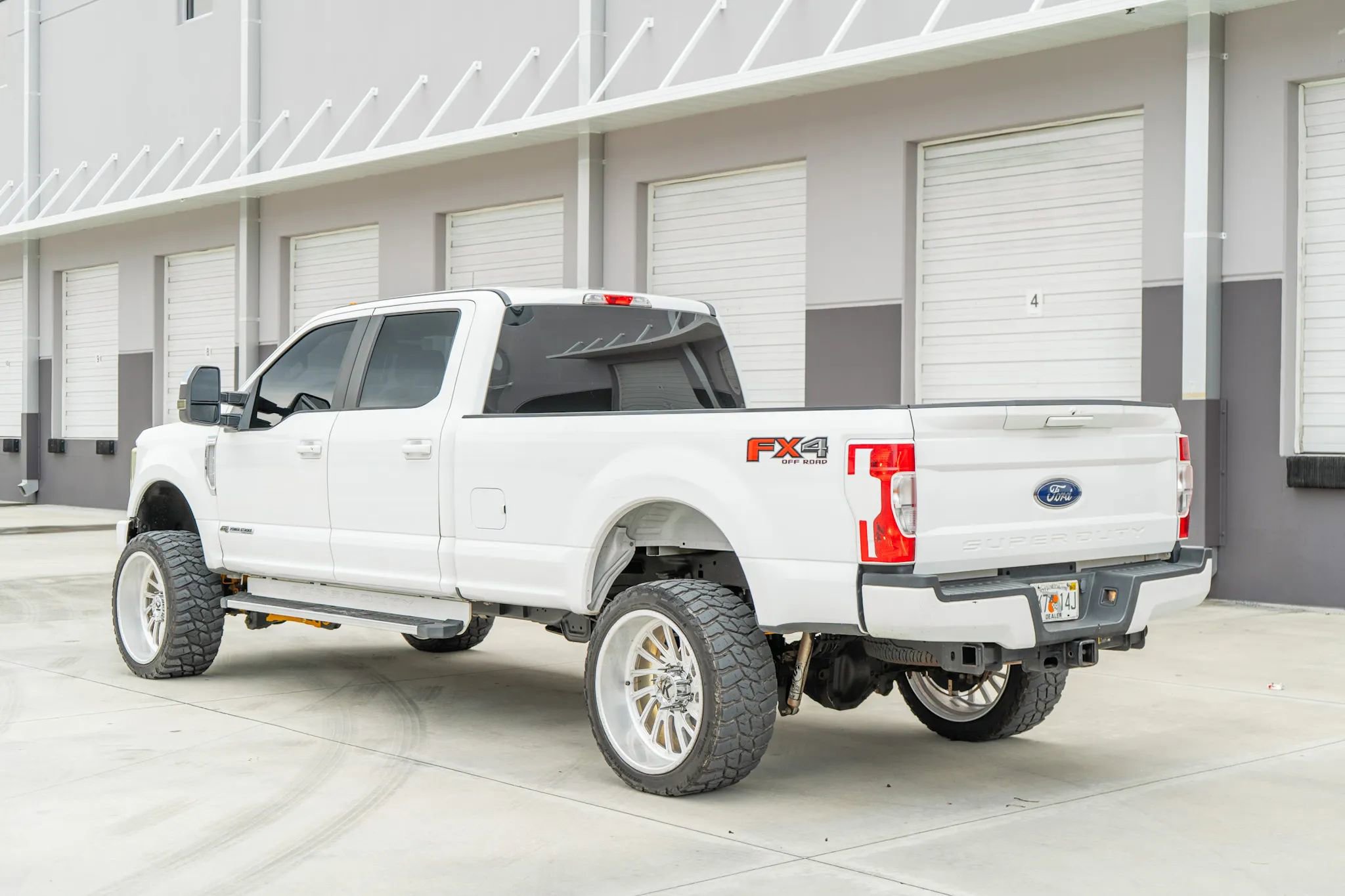 Used 2019 Ford F350 XLT image 4