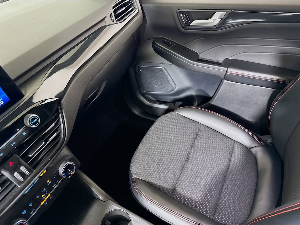 Used 2025 Ford Escape ST-Line image 19