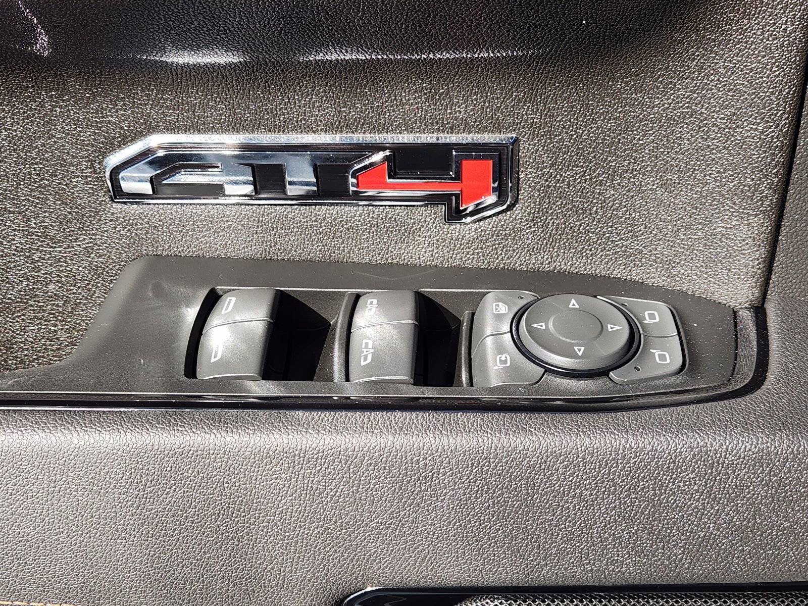 Used 2025 GMC Sierra 1500 AT4 w/ AT4 Premium Package image 28