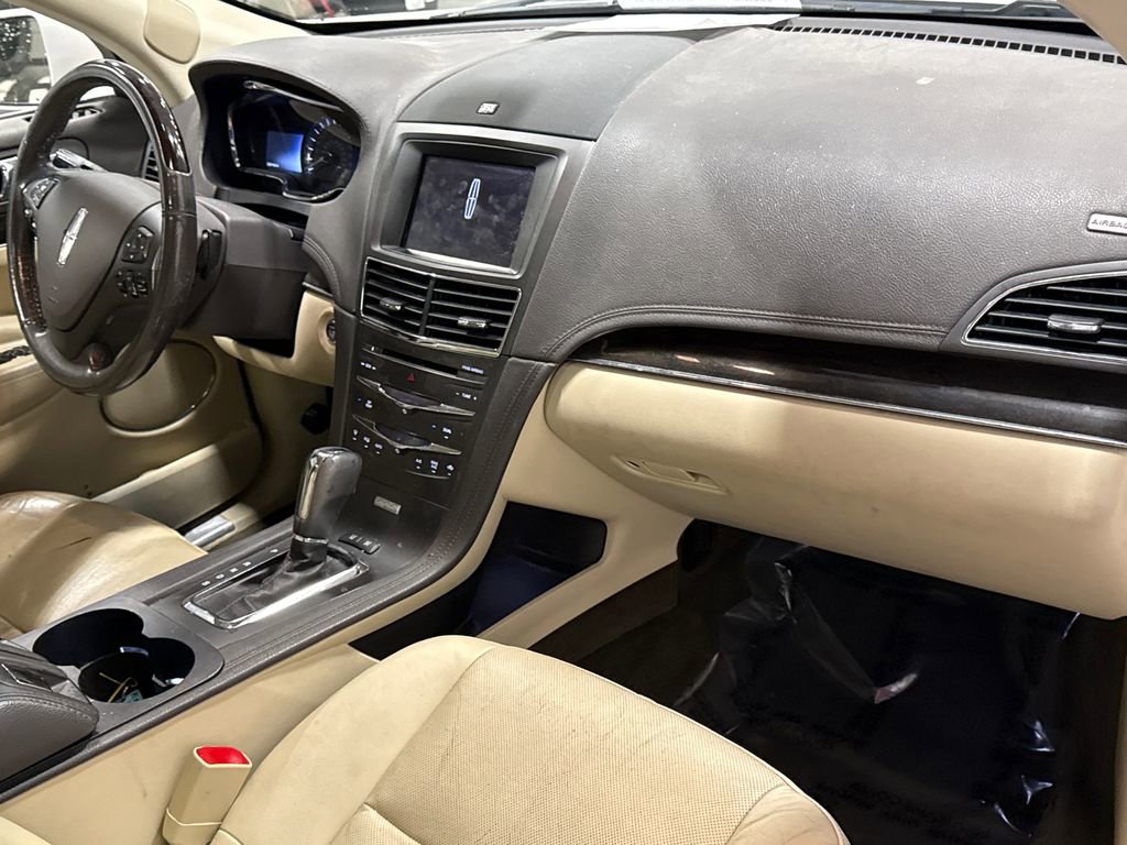 Used 2013 Lincoln MKT AWD image 17