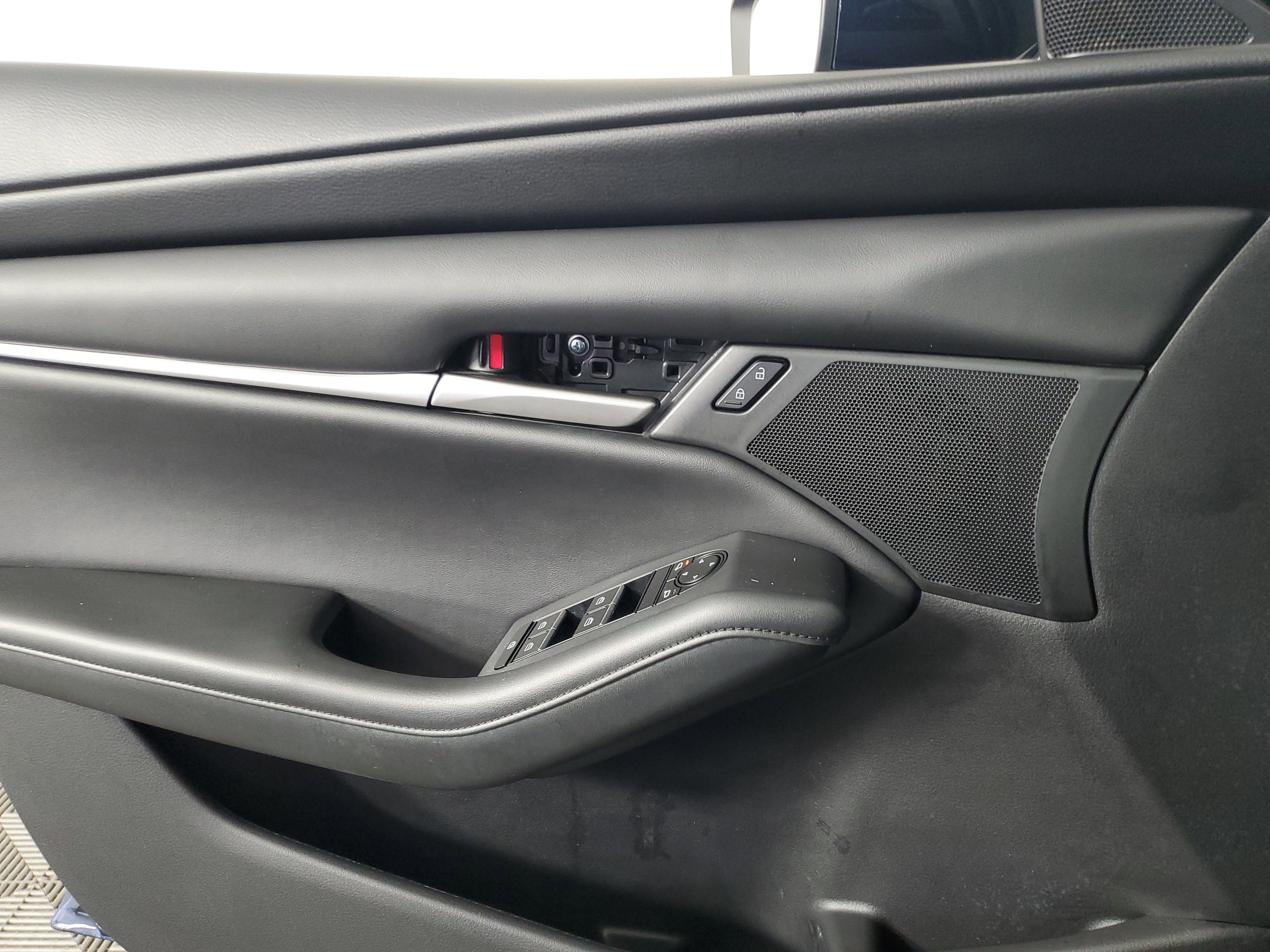 Used 2020 MAZDA MAZDA3 Hatchback image 28