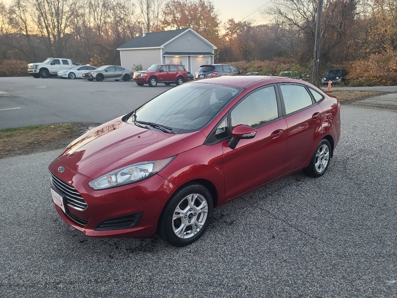 Used 2015 Ford Fiesta SE image 3
