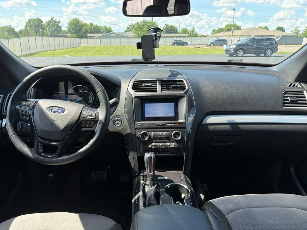 Used 2017 Ford Explorer XLT w/ Equipment Group 202A FWD image 10