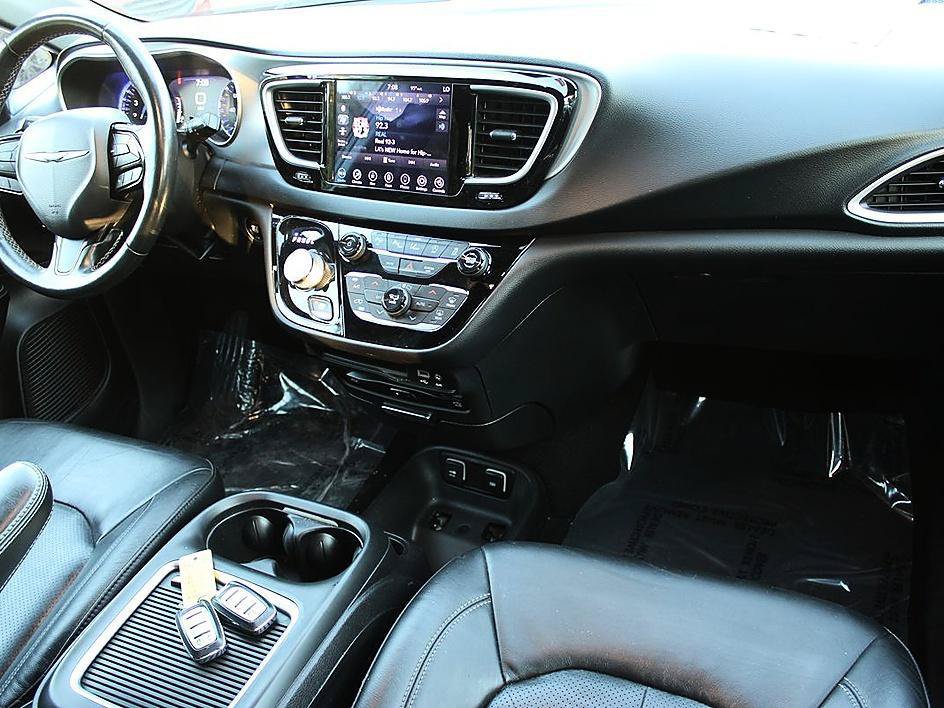 Used 2020 Chrysler Pacifica Touring-L Plus w/ Advanced Safetytec Group FWD image 17