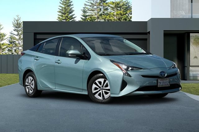 Used 2017 Toyota Prius Three FWD image 2