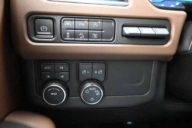 Used 2023 Chevrolet Tahoe High Country AWD/4WD image 28