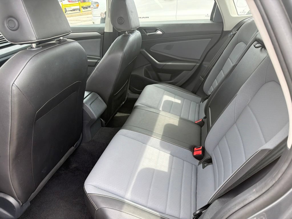 Used 2025 Volkswagen Jetta SE FWD image 18