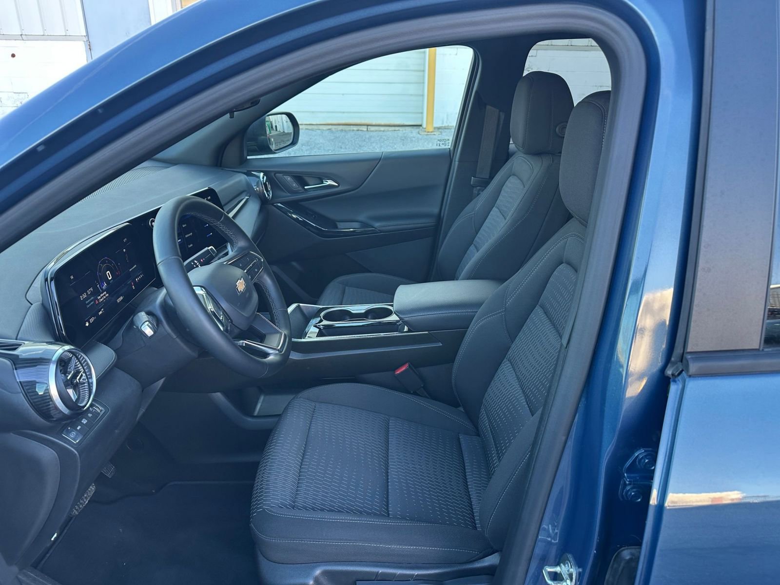 Used 2025 Chevrolet Equinox LT image 25