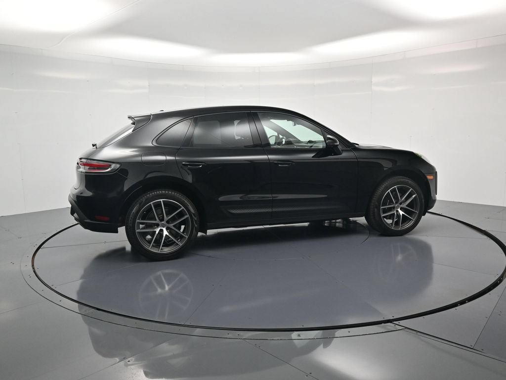 Certified 2026 Porsche Macan AWD/4WD image 31
