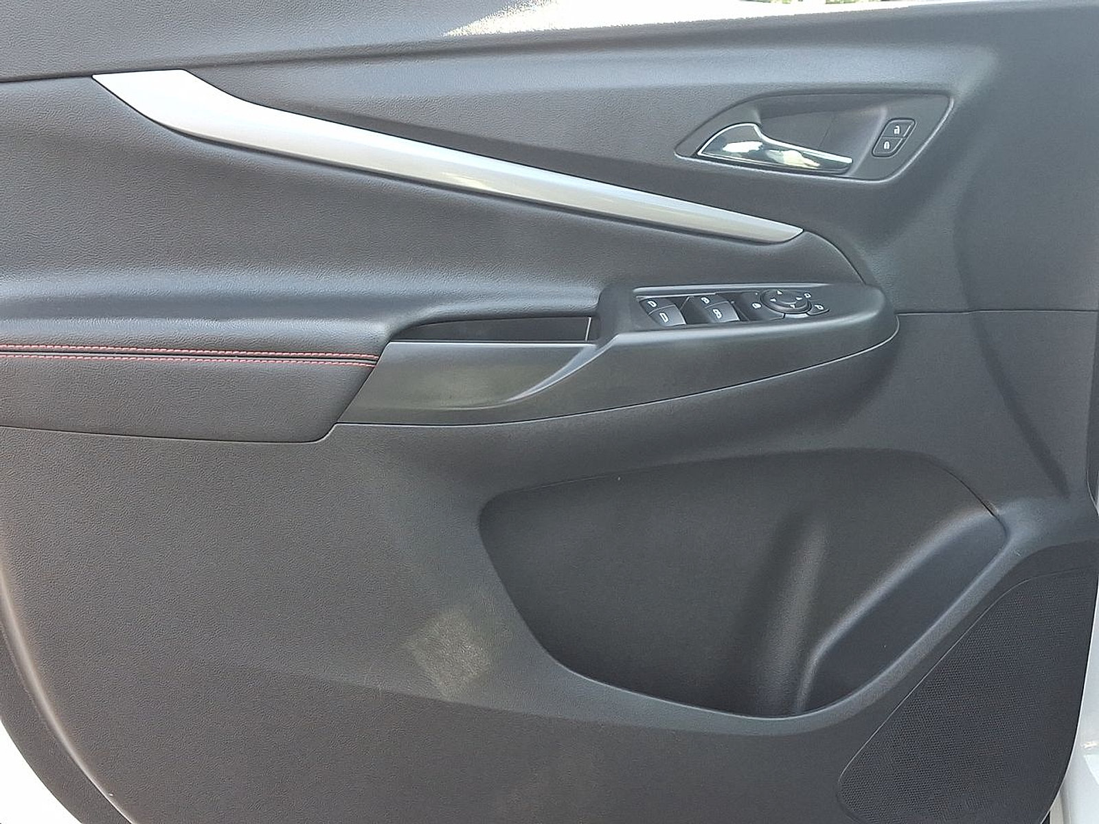 Certified 2023 Chevrolet Bolt EUV LT w/ Convenience Package FWD image 10