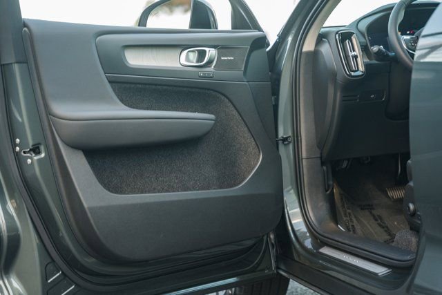 New 2026 Volvo XC40 B5 Ultra w/ Protection Package Premier image 38