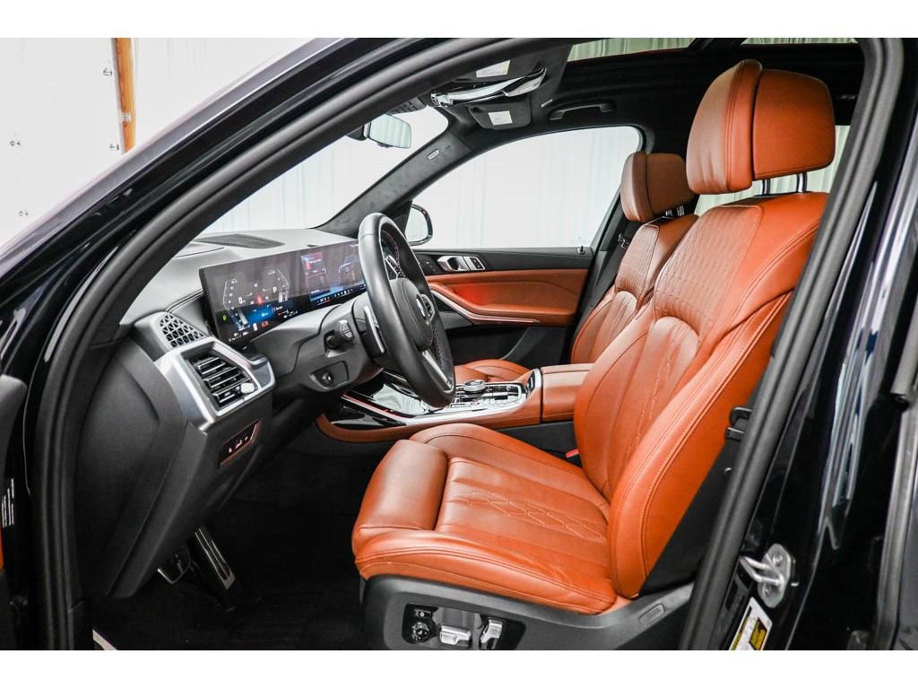 Used 2025 BMW X7 M60i AWD/4WD image 43