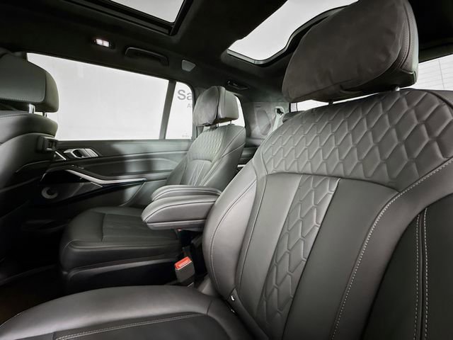 Used 2021 BMW ALPINA XB7 image 27