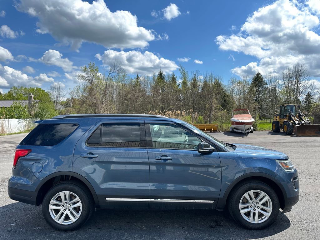 Used 2018 Ford Explorer XLT w/ Equipment Group 202A AWD/4WD image 14