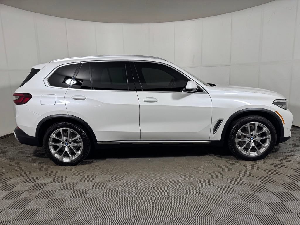 Used 2022 BMW X5 xDrive40i w/ Luxury Seating Package AWD/4WD image 6