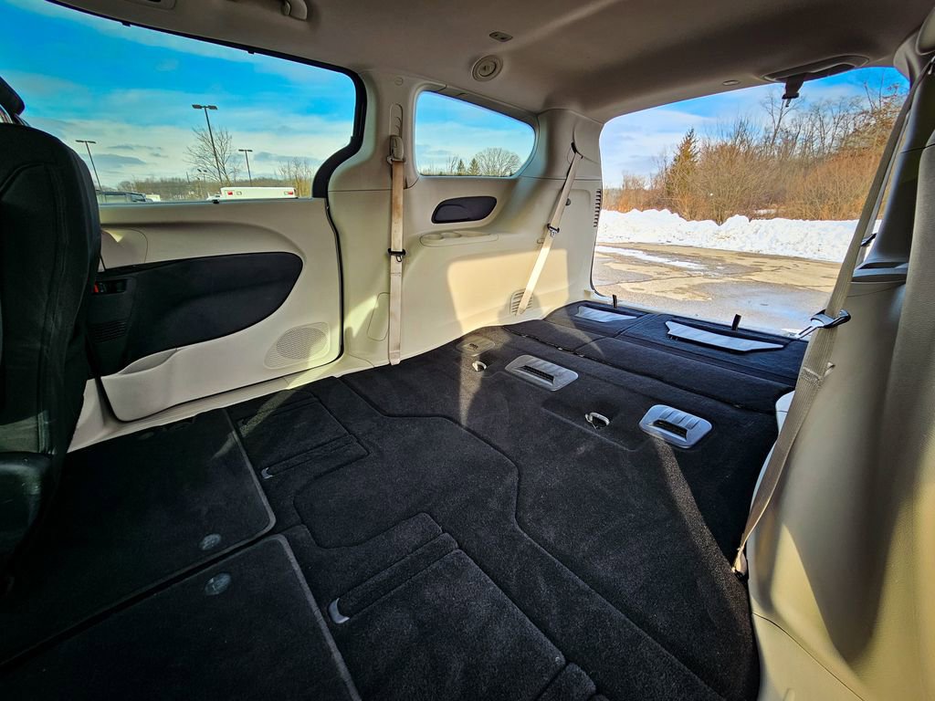 Used 2018 Chrysler Pacifica Touring Plus image 35