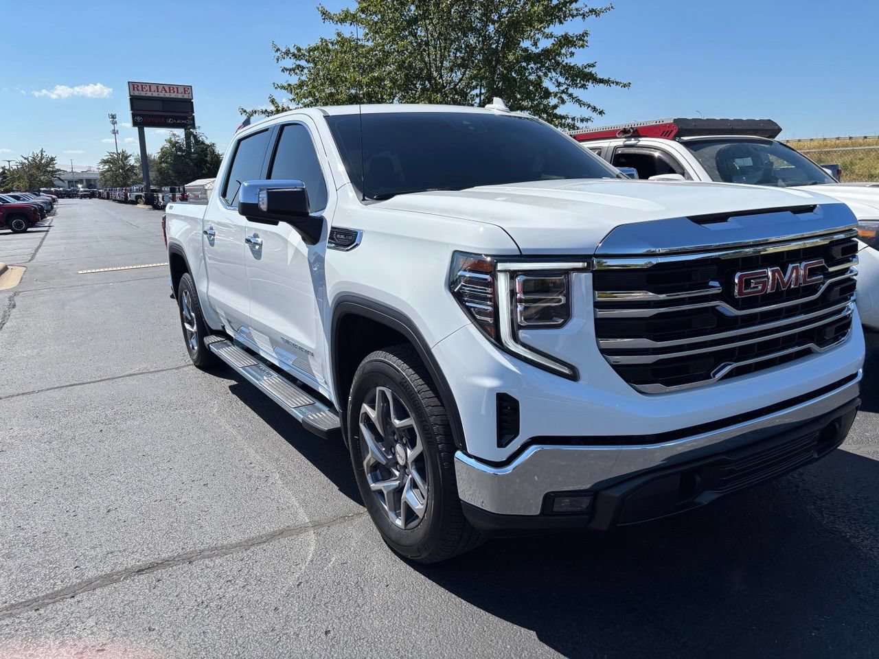 Used 2026 GMC Sierra 1500 SLT w/ SLT Premium Package AWD/4WD image 1