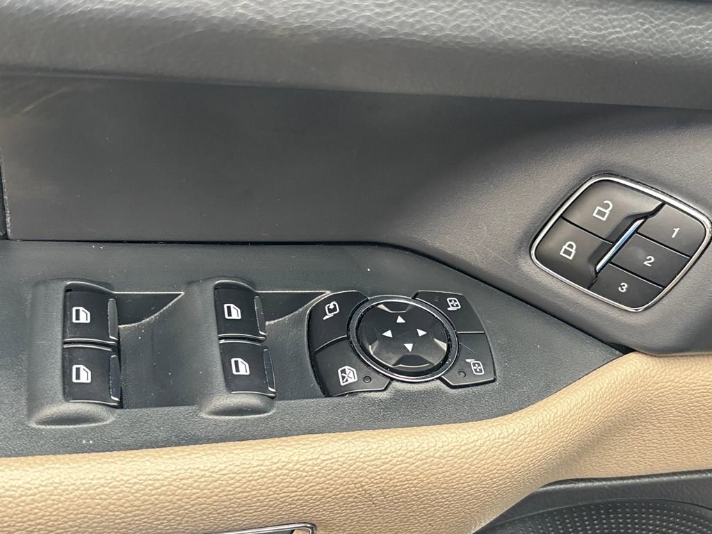 Used 2023 Ford Expedition Limited image 7