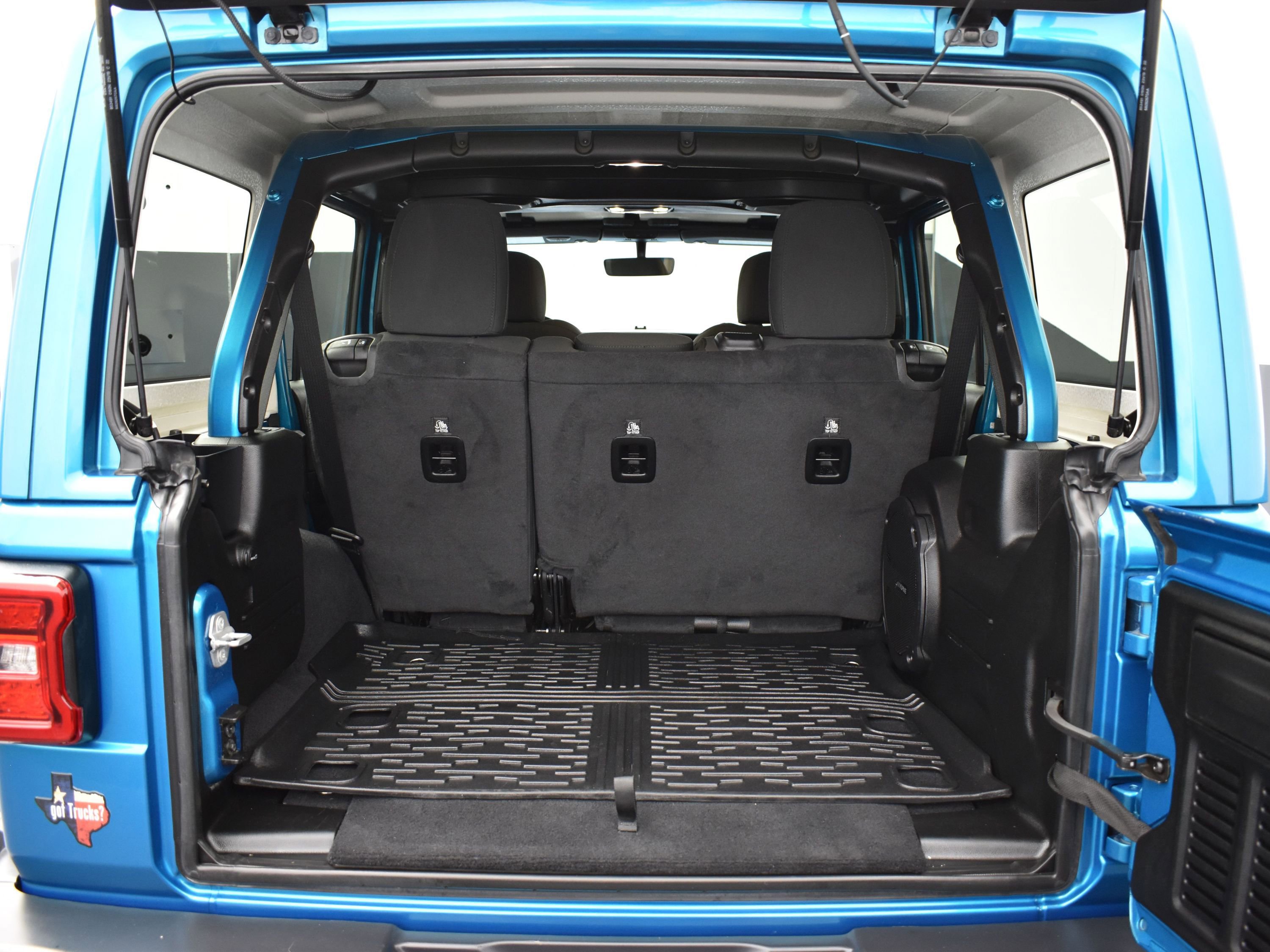 Used 2020 Jeep Wrangler Unlimited Sahara image 6