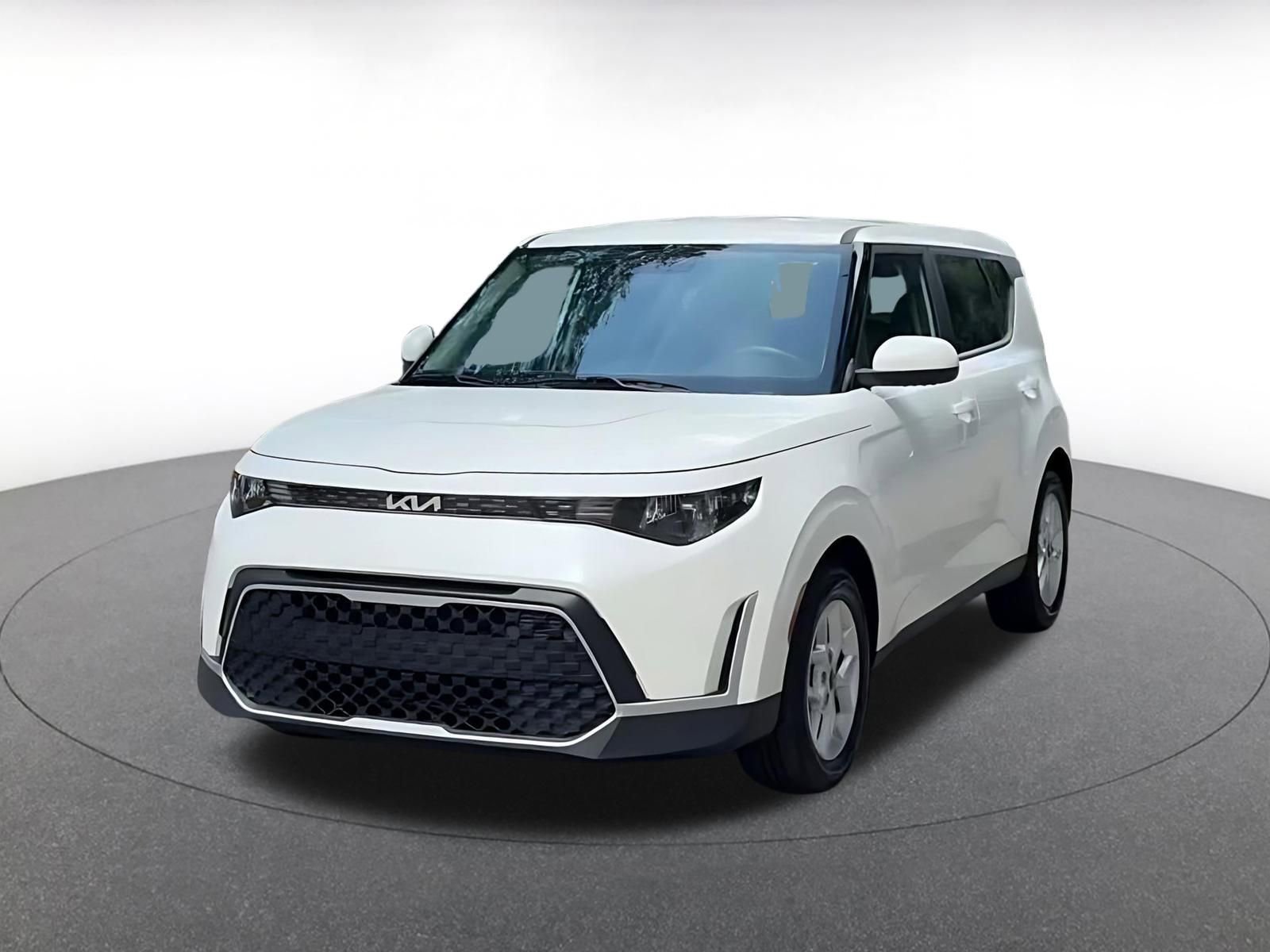 Used 2025 Kia Soul LX w/ LX Technology Package FWD image 7