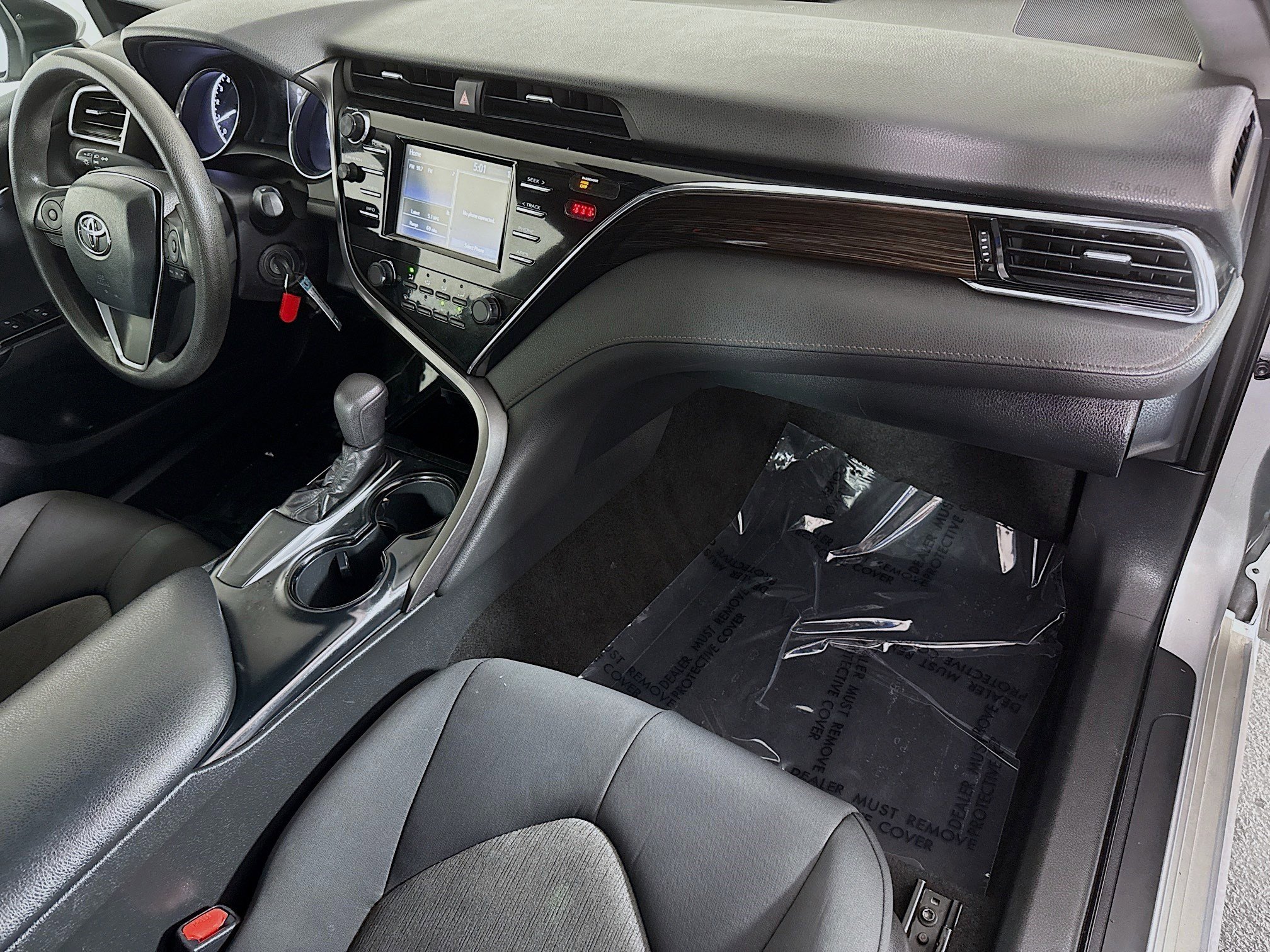 Used 2018 Toyota Camry LE FWD image 29