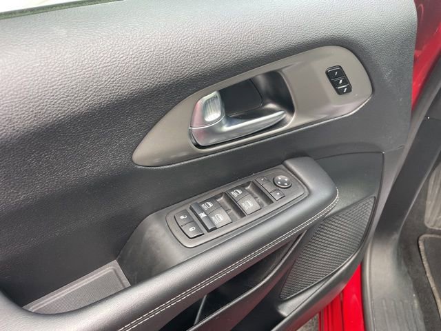 Used 2025 Chrysler Pacifica Select FWD image 18