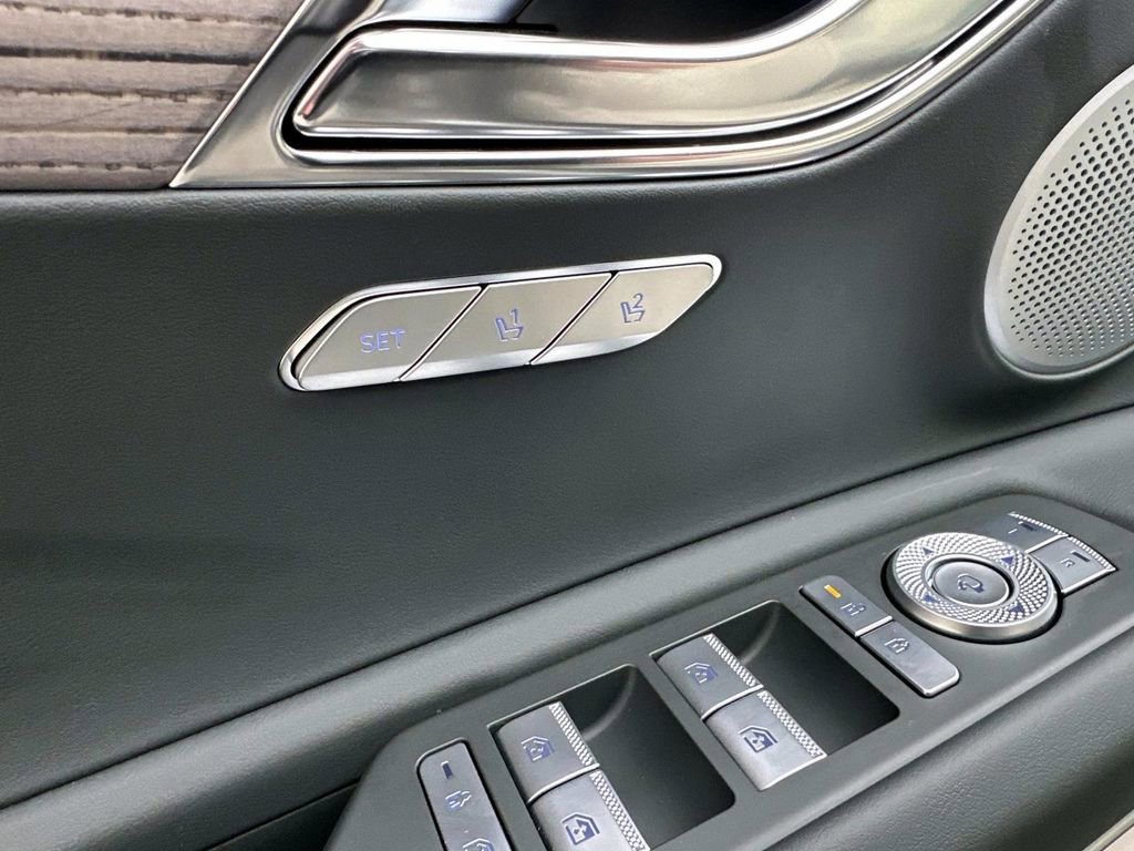 Used 2025 Genesis GV80 3.5T Prestige image 13