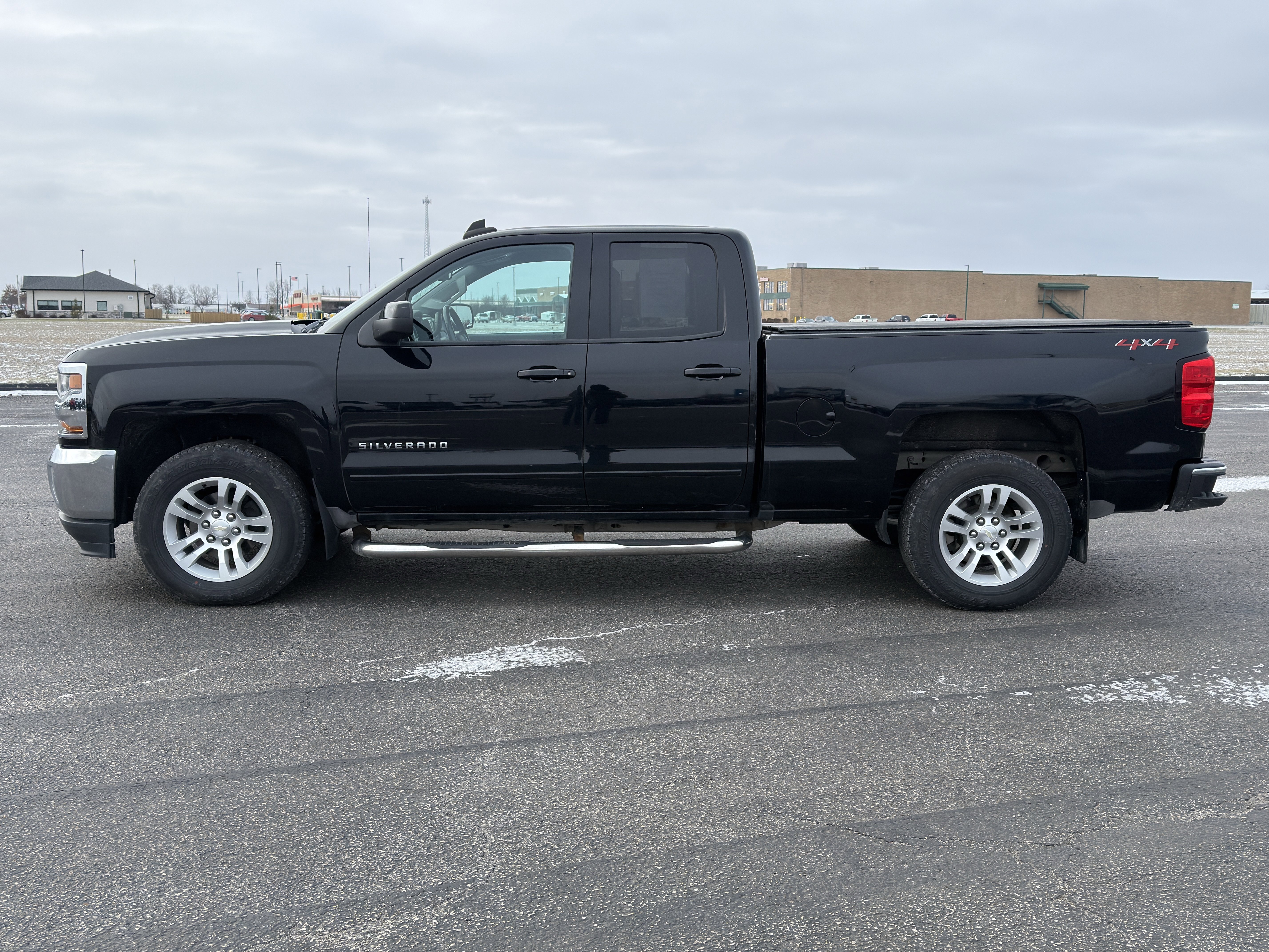 Used 2018 Chevrolet Silverado 1500 LT w/ All Star Edition image 6
