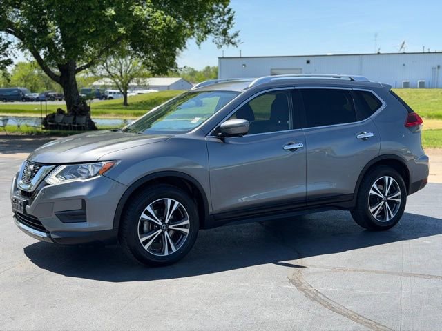 Used 2020 Nissan Rogue SV w/ Premium Package FWD image 3