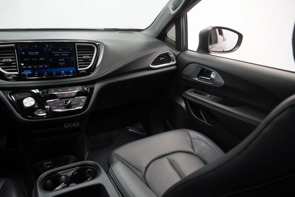 Used 2023 Chrysler Pacifica Touring-L w/ S Appearance Package image 27
