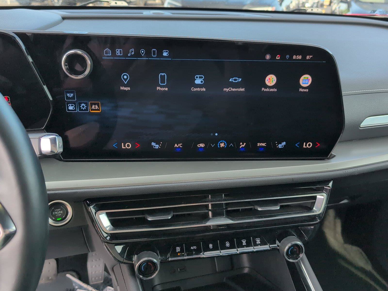 Certified 2025 Chevrolet Traverse LT FWD image 17