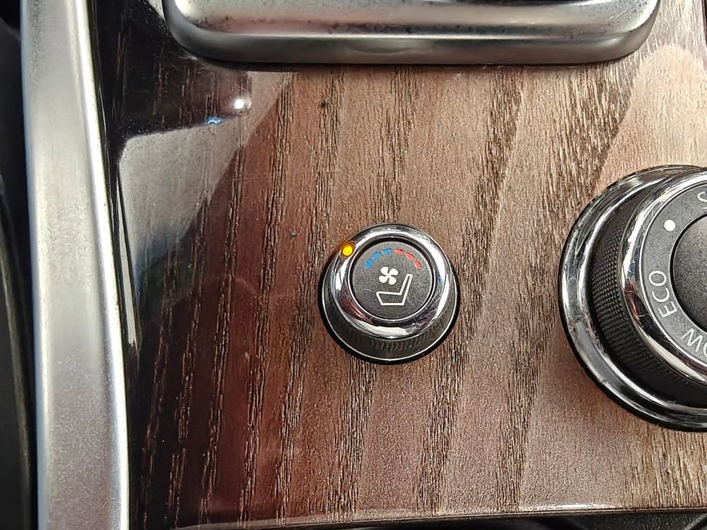 Used 2015 INFINITI Q70 L 3.7 w/ Deluxe Touring Package image 12