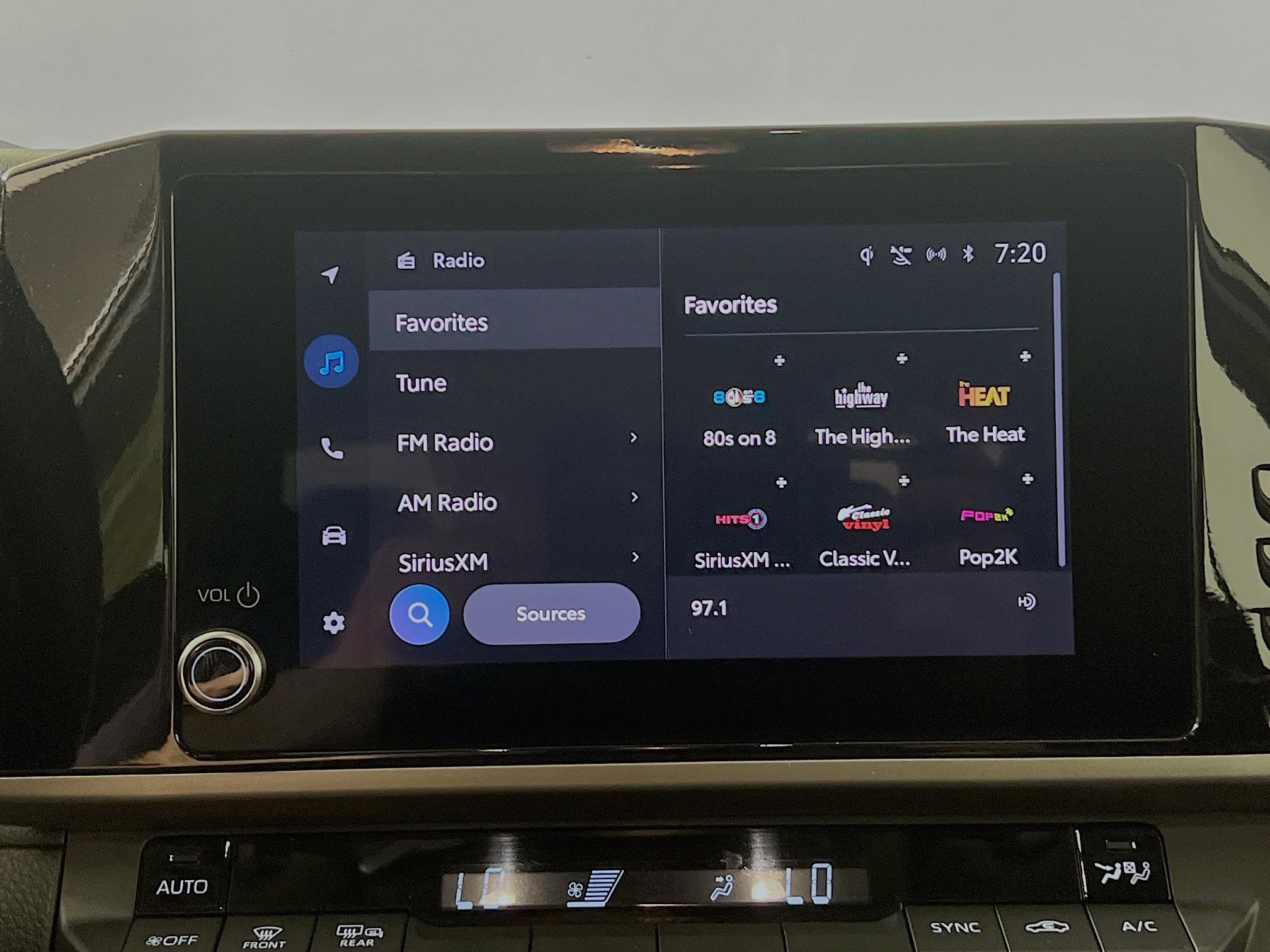 Used 2025 Toyota Camry LE image 27