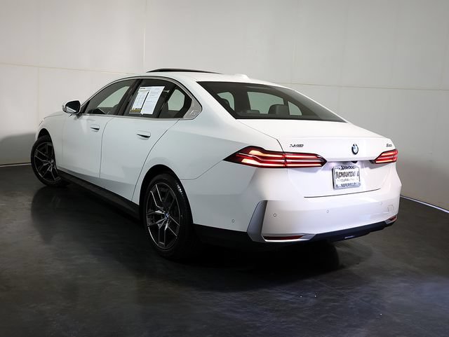 Used 2026 BMW 530i xDrive AWD/4WD image 2