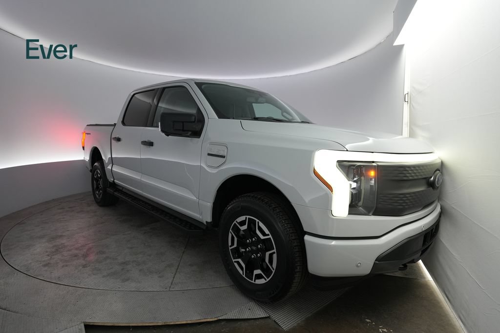 Used 2023 Ford F150 Lightning XLT AWD/4WD image 2