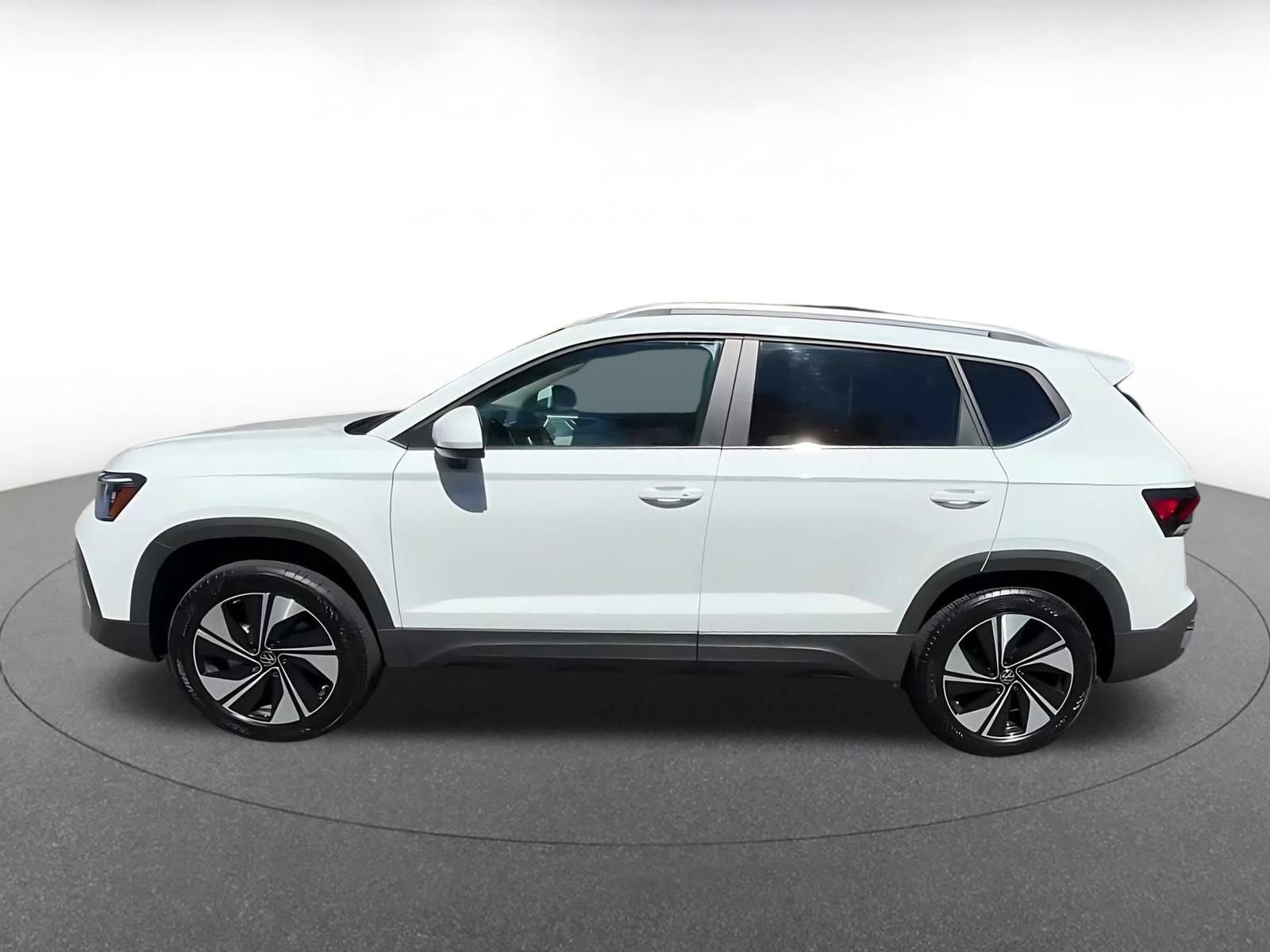 Used 2026 Volkswagen Taos SE AWD/4WD image 8