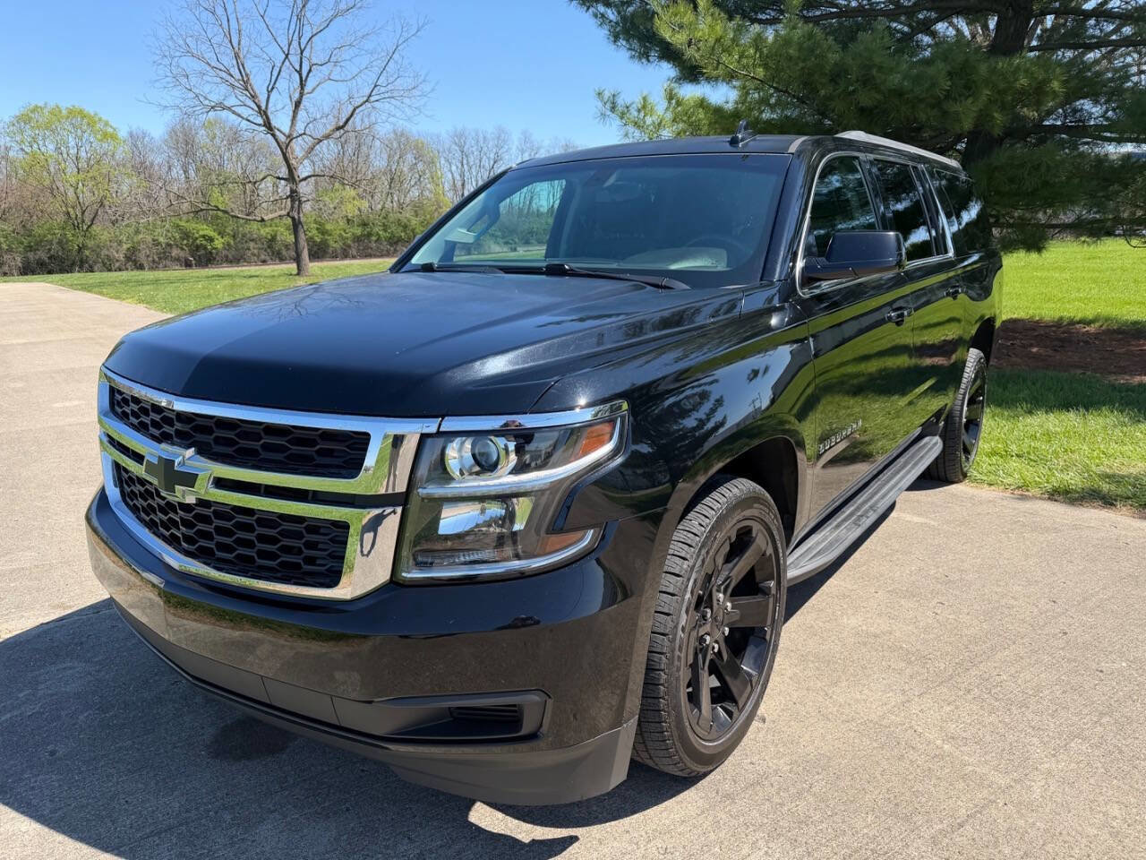 Used 2017 Chevrolet Suburban LS image 1