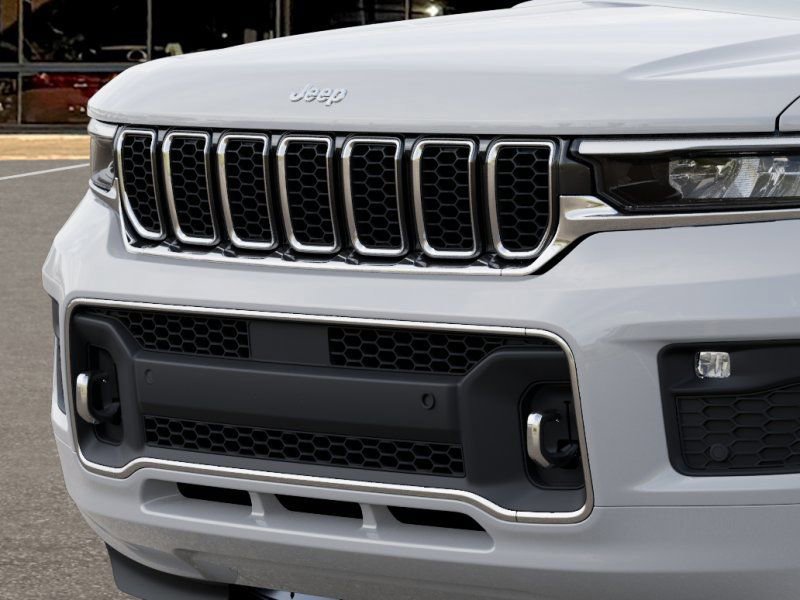 New 2025 Jeep Grand Cherokee Overland w/ Luxury Tech Group IV image 11
