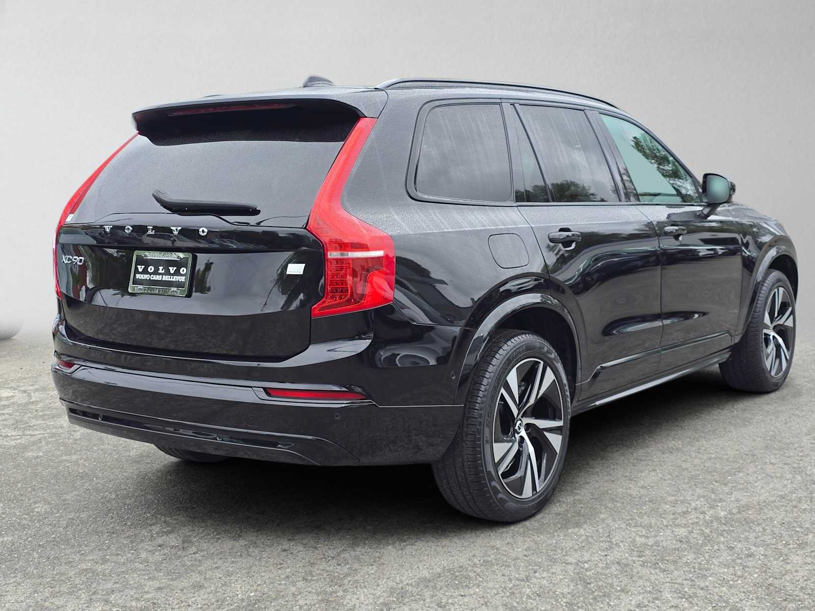 Certified 2023 Volvo XC90 T8 Plus AWD/4WD image 4