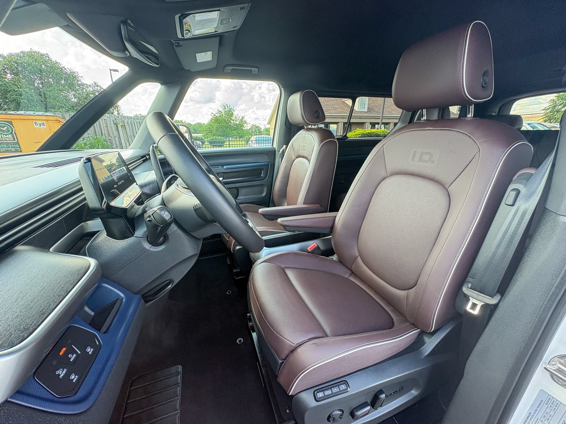 Used 2025 Volkswagen ID. Buzz Pro S RWD image 26