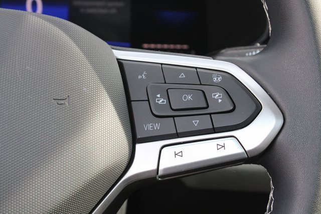 Used 2023 Volkswagen Taos SE w/ Panoramic Sunroof Package image 17