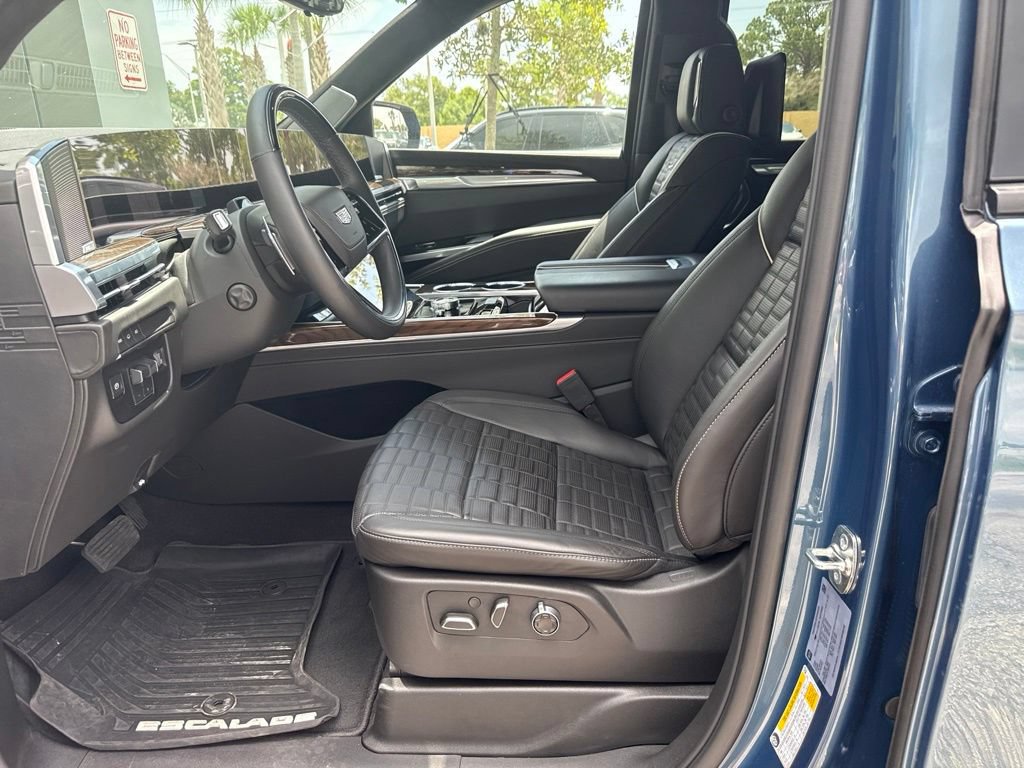 Used 2025 Cadillac Escalade Sport Platinum w/ LPO, ONYX Package RWD image 5