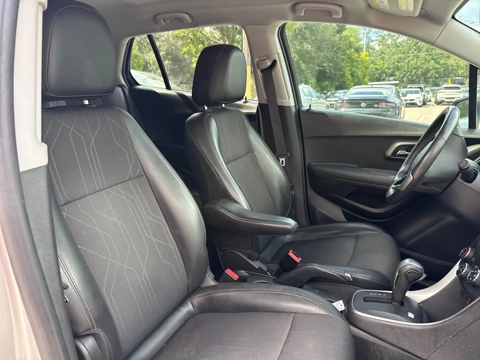 Used 2019 Chevrolet Trax LT w/ LT Convenience Package FWD image 15