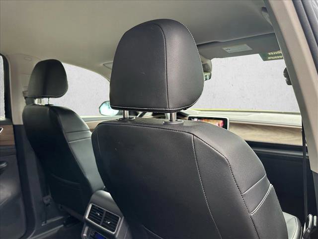 Used 2025 Volkswagen Atlas SE image 29